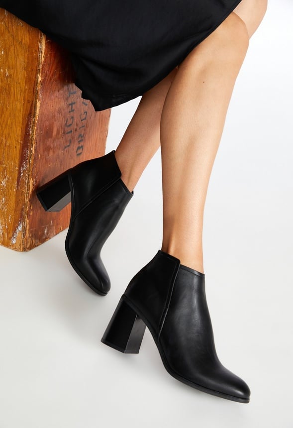 Rae Pointed Toe Ankle Boot Black